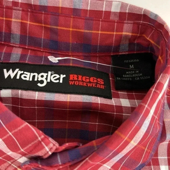 WRANGLER RED PLAID SIZE M BUTTON DOWN 2 POCKETS ON CHEST BUTTONS NWT SHORT SL - Picture 5 of 7